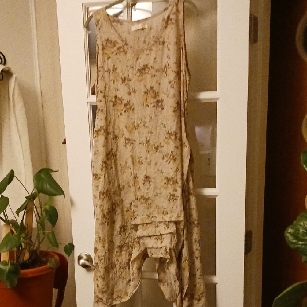 Floral Sleeveless Tunic Top